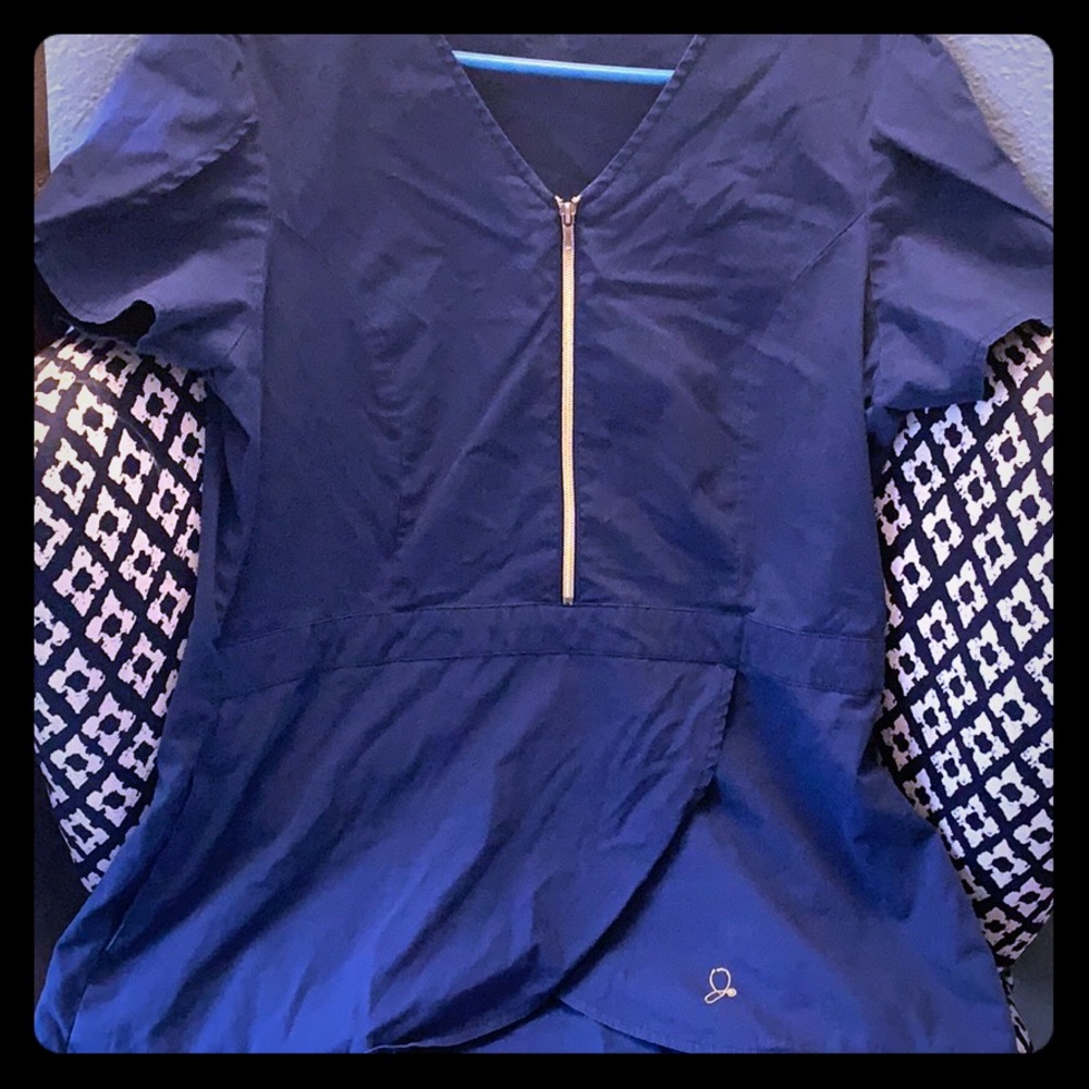 Jaanuu scrub tulip top